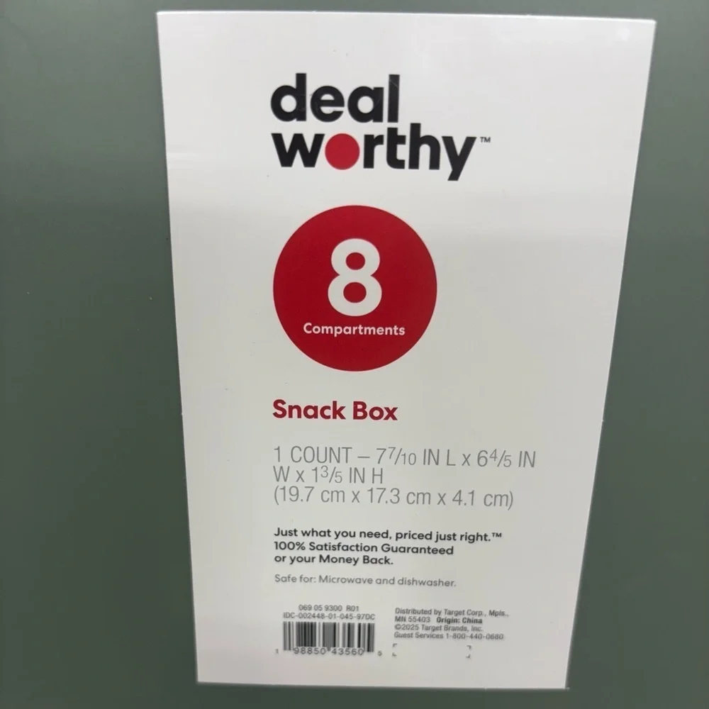 New Target DealWorthy Snack Box with 8 compartments green lunch or snack box